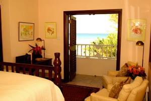 4 Bedroom Villa - Runaway Bay Exterior photo
